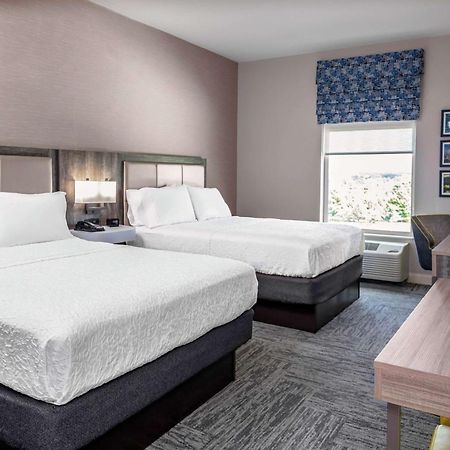Hampton Inn Cranbury Bagian luar foto